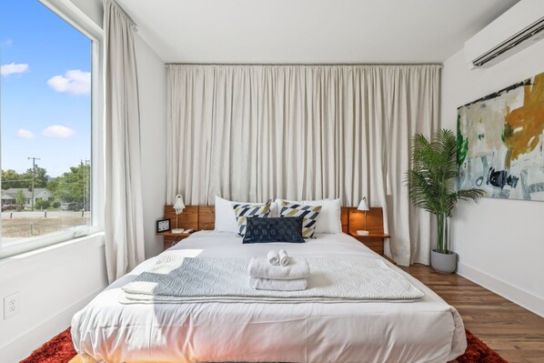 4 bedrooms, iron/ironing board, WiFi, bed sheets