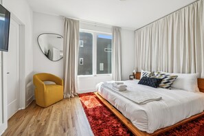 4 عدّة غرف نوم ومكواة/لوح كي وواي فاي وملاءات أسرّة