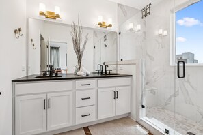 تجهيزات دش، مجففات شعر، مناشف