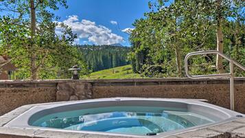 Tina de hidromasaje al aire libre