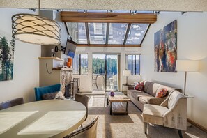 TV, fireplace, offices