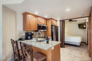 1 chambre, fer et planche à repasser, Wi-Fi, draps fournis