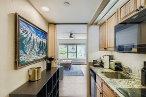 Coffee/tea maker, toaster, cookware/dishes/utensils, ice maker