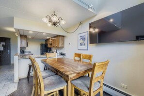 Dining - Ski In/Ski Out 2BR Condo, Dog Friendly, Hot Tubs at Beaver Run (Breckenridge)