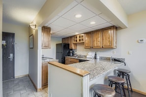 Fridge, microwave, stovetop, dishwasher