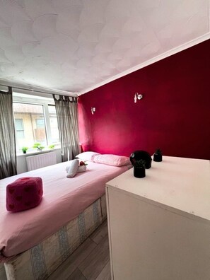 4 bedrooms, iron/ironing board, WiFi, bed sheets - Gorgeous 4-bedroom apartment with AC in lovely London (London)