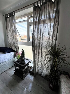 4 bedrooms, iron/ironing board, WiFi, bed sheets - Gorgeous 4-bedroom apartment with AC in lovely London (London)