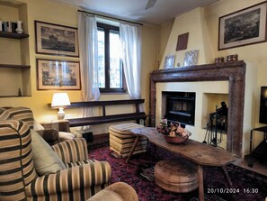 Télévision, cheminée