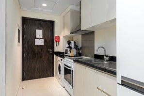 Deluxe Studio, Non Smoking | Private kitchen | Coffee/tea maker, electric kettle