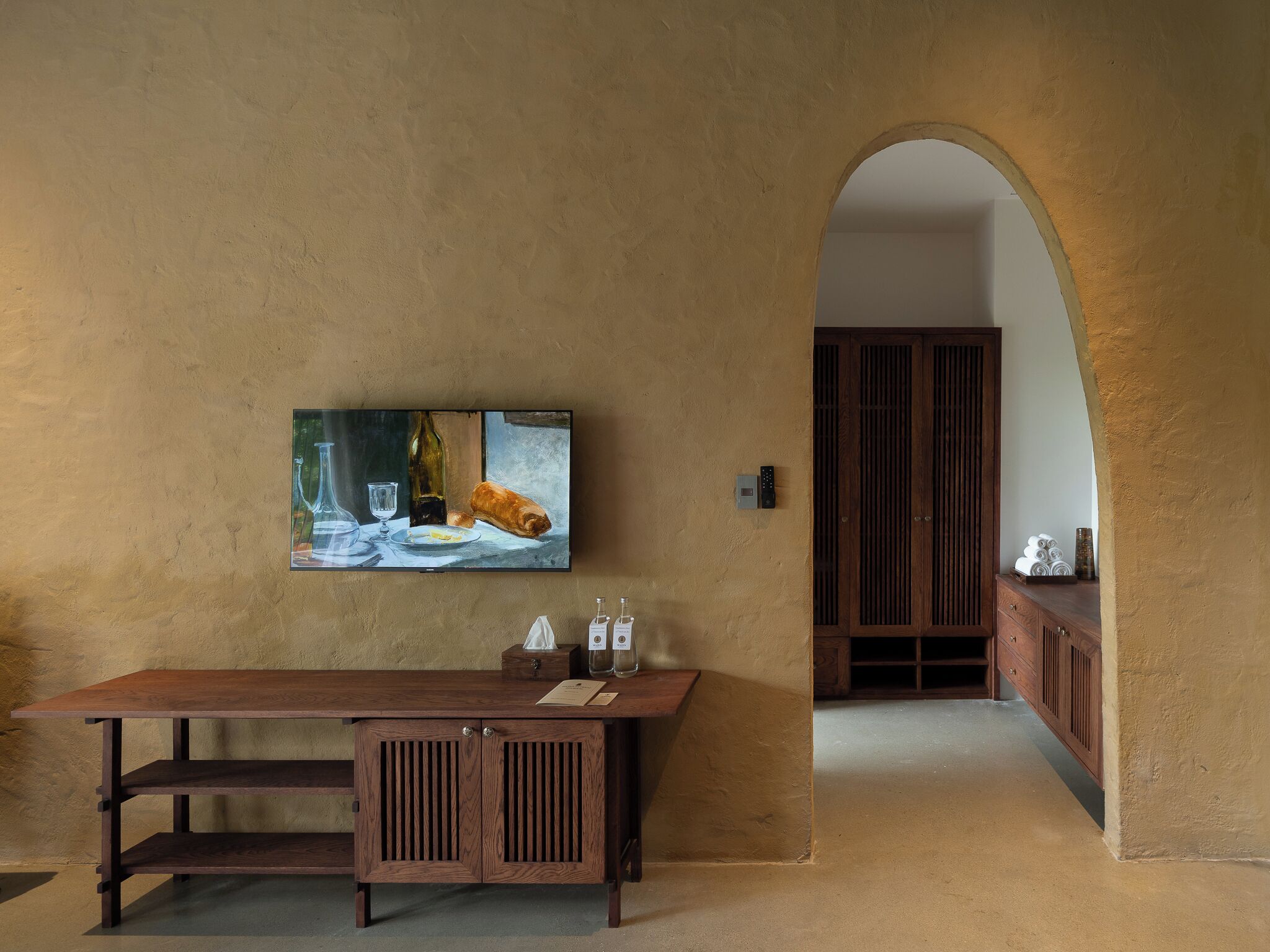 Executive King Studio, Bathtub and Sofa | Memory foam beds, minibar, in-room safe, individually decorated