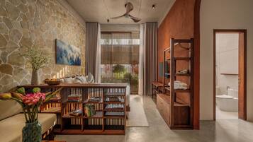 Executive Room, 1 King Bed, Bathtub | Memory-foam beds, minibar, in-room safe, individually decorated
