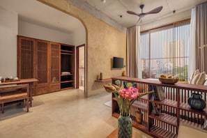 Executive Room, 1 King Bed, Bathtub | Memory-foam beds, minibar, in-room safe, individually decorated - Wazen Retreat Villa Da Nang (Ngu Hanh Son)