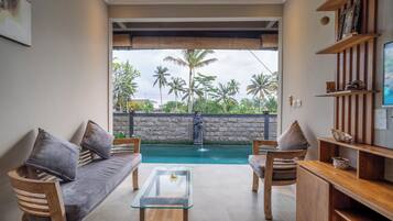 家庭别墅, 泳池景观 | 起居区