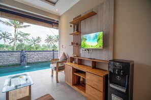 Honeymoon Villa, Pool View | Living area