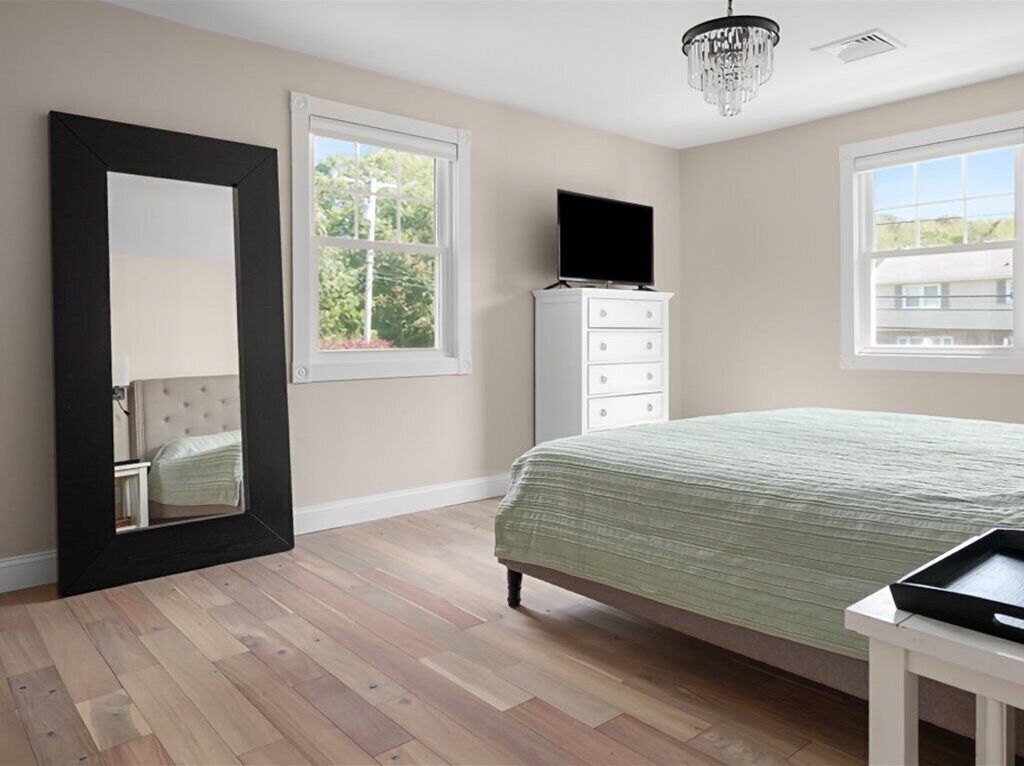 5 habitaciones, tabla de planchar con plancha, wifi y ropa de cama 