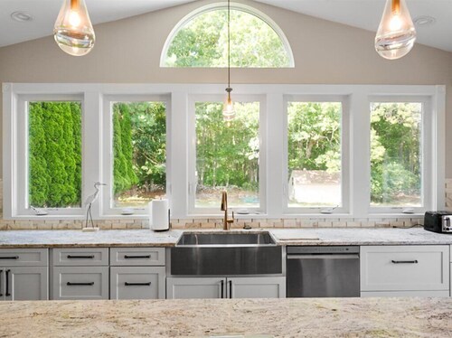 New Build, Private Beach, Central Air, Big Yard, Firepit, Wine Bar