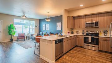 Fridge, microwave, oven, stovetop