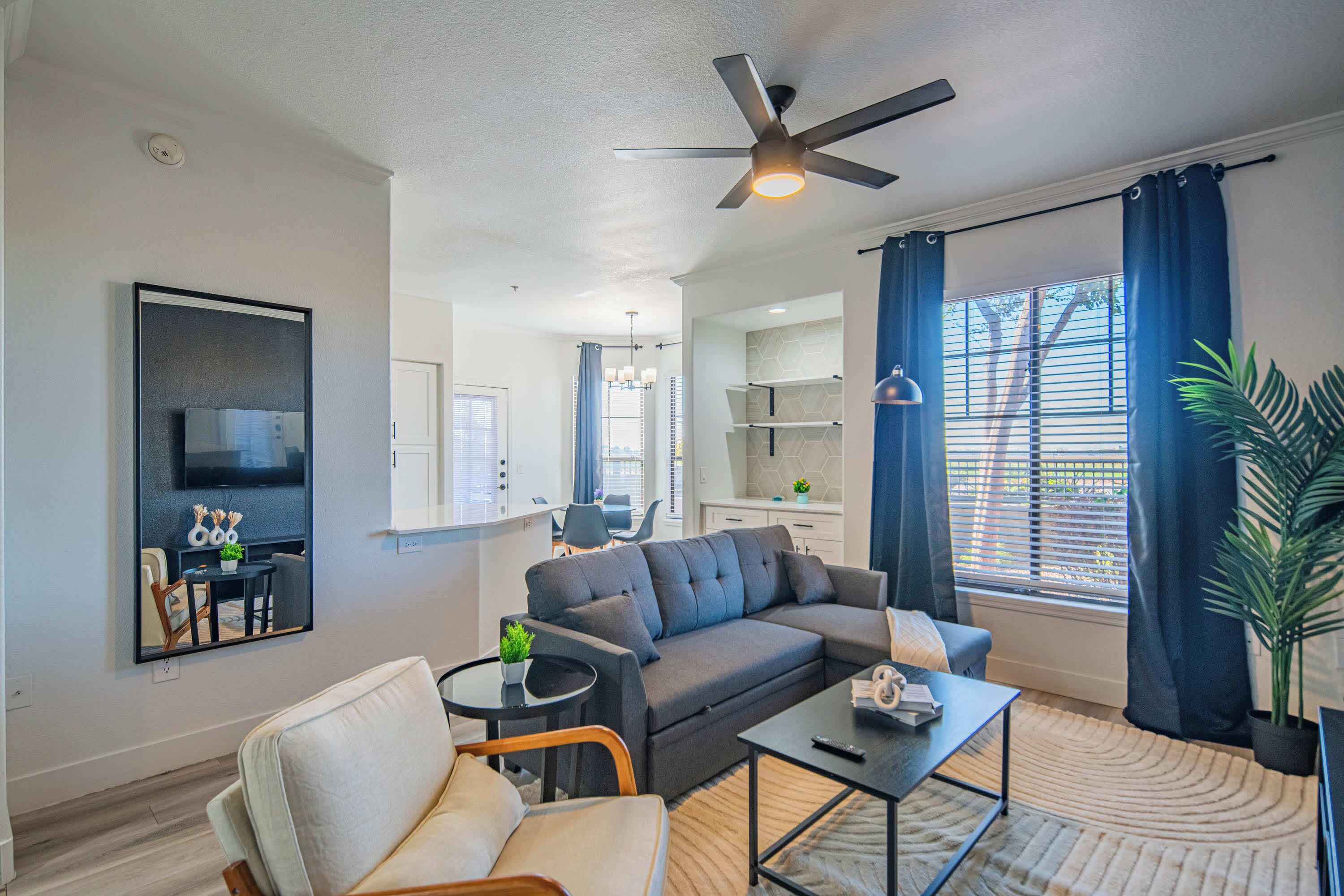 Een televisie en een kantoor