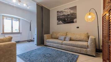 Apartemen, 1 kamar tidur | Area keluarga | Televisi 30-inci dengan saluran TV satelit