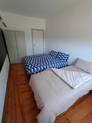 3 chambres, fer et planche à repasser, Wi-Fi, draps fournis