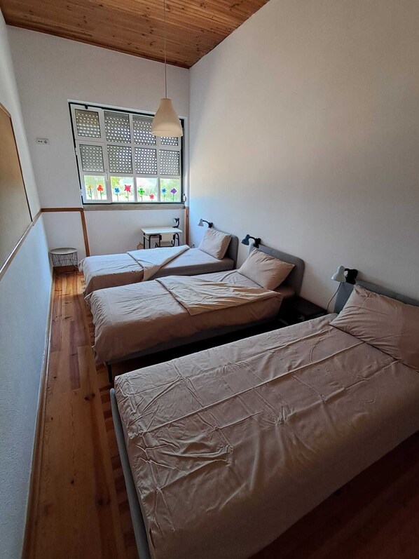 3 chambres, fer et planche Ă repasser, Wi-Fi, draps fournis