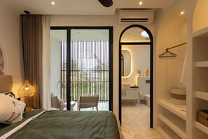 3 bedrooms, iron/ironing board, internet, bed sheets