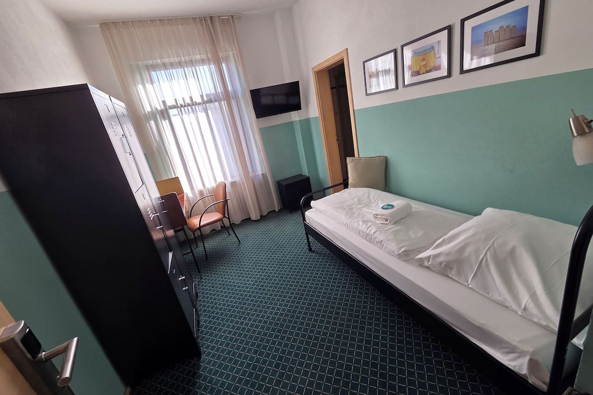 Chambre Simple, vue ville | Wi-Fi gratuit, draps fournis