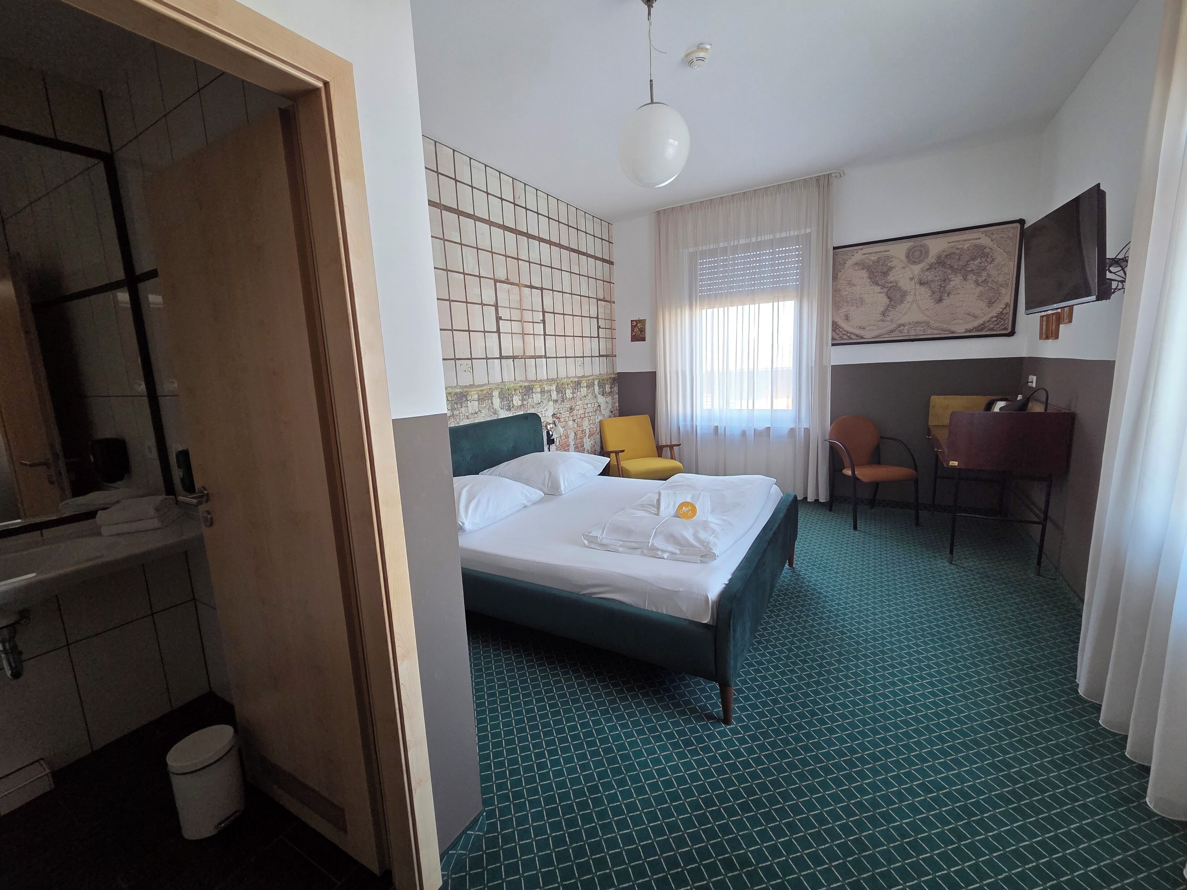 Double Room | Free WiFi, bed sheets