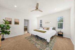 4 室のベッドルーム、デスク、アイロン / アイロン台、WiFi