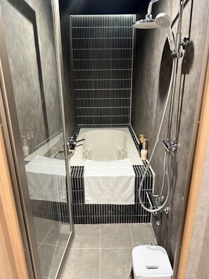 Family Condo | Bathroom | Rainfall showerhead, free toiletries, hair dryer, slippers