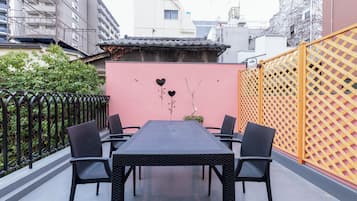 Deluxe Condo, Garden View | Teres/patio