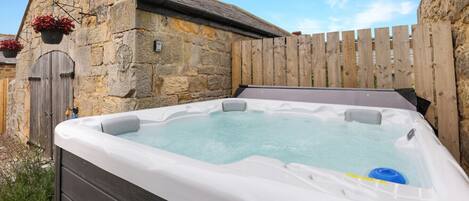 مغطس سبا خارجي