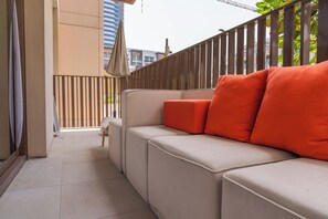 Terrace/patio - Cozy Chic 2BR - Pool Gym Access - JVC (Dubai)
