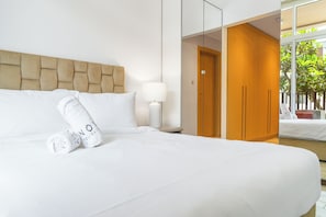Superior-Apartment, Balkon | Zimmersafe, Verdunkelungsvorhänge, Bügeleisen/Bügelbrett