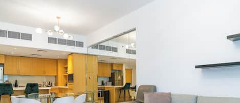 Superior-Apartment, Balkon | Esszimmer