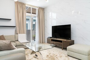 Superior Apartment, Balcony | Dining room