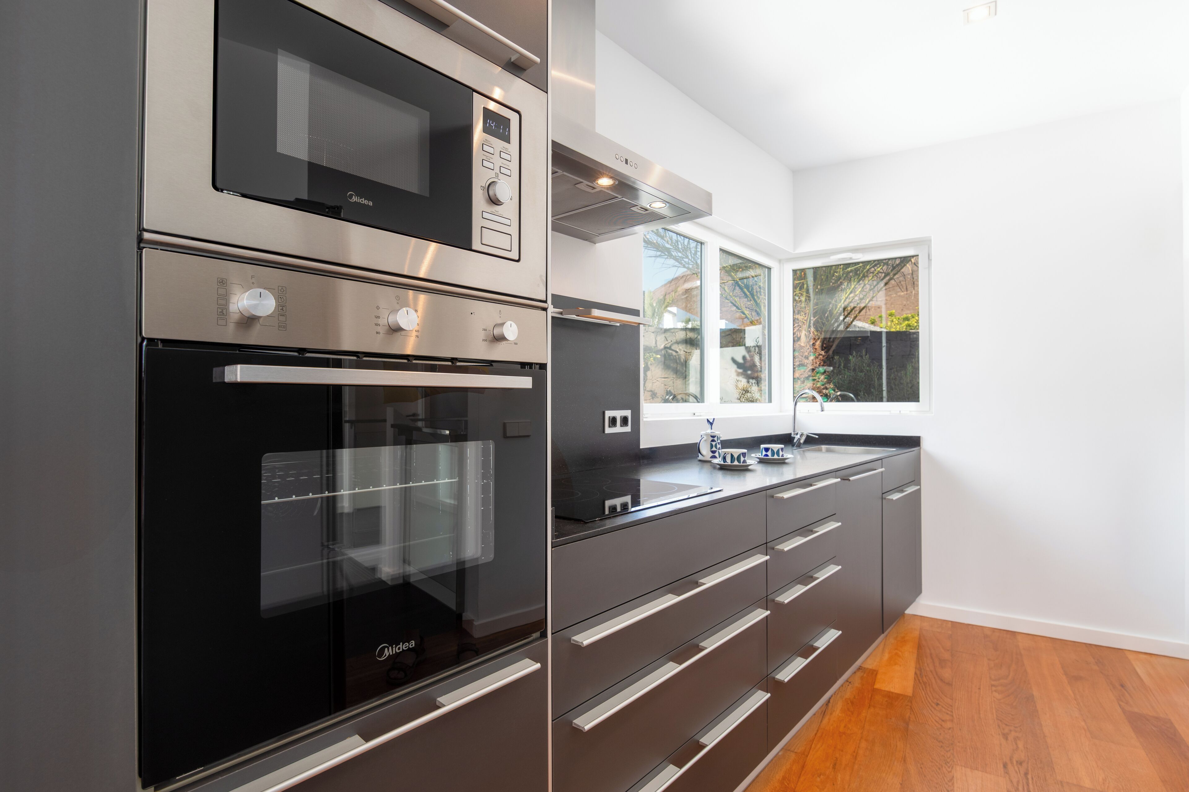 Villa Royal Family | Private kitchen | Full-size fridge, microwave, oven, stovetop