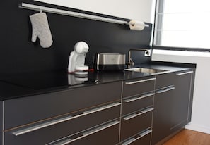 Villa Royal Elite | Cuisine privée | Grand réfrigérateur, micro-ondes, four, plaque de cuisson