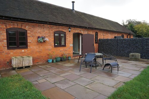 Tranquil Farlow Retreat, Sleeps 4 With Parking