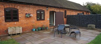 Tranquil Farlow Retreat, Sleeps 4 With Parking
