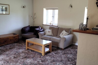 Tranquil Farlow Retreat, Sleeps 4 With Parking