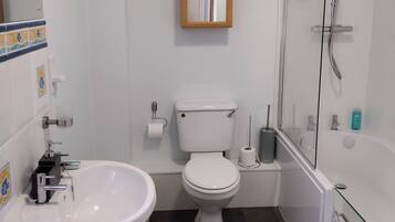 Combined shower/tub, deep soaking tub, free toiletries, hair dryer