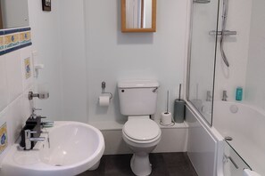 Tina con regadera, tina profunda, amenidades de baño gratuitas 