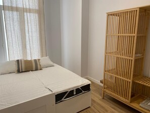 2 chambres, fer et planche Ă repasser, accĂšs Ă Internet, literie fournie