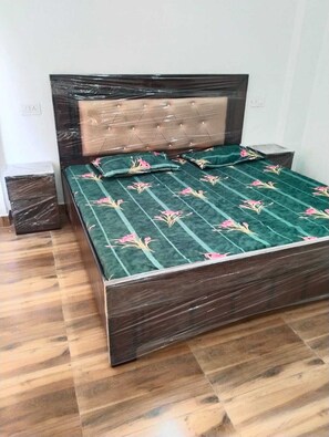 Desk, rollaway beds, free WiFi, bed sheets