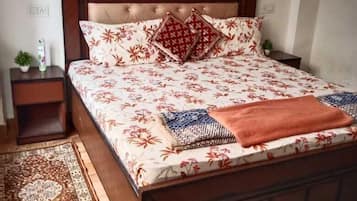 Bureau, lits pliants/supplémentaires, Wi-Fi gratuit, draps fournis