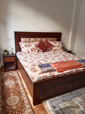 Desk, rollaway beds, free WiFi, bed sheets