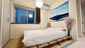 Luxury Villa, Balcony, City View | Peralatan tempat tidur premium, gebar bulu kapas, busa memori