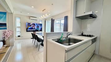 Luxury Villa, Balcony, City View | Dapur peribadi