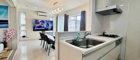 Luxury Villa, Balcony, City View | Private kitchen